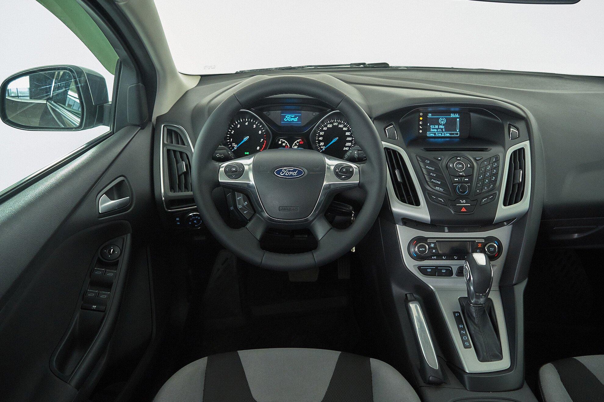 Ford Focus 2015, коричневый