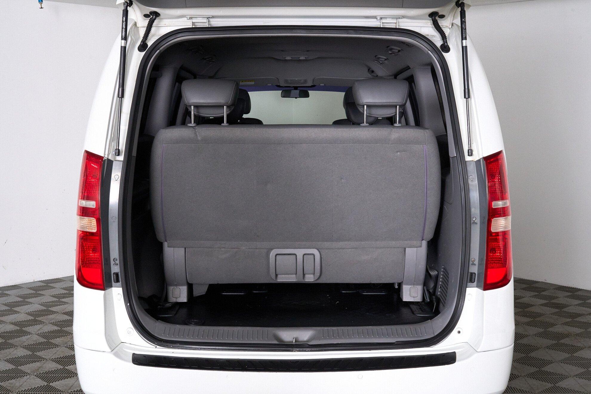 Hyundai Grand Starex 2012, белый