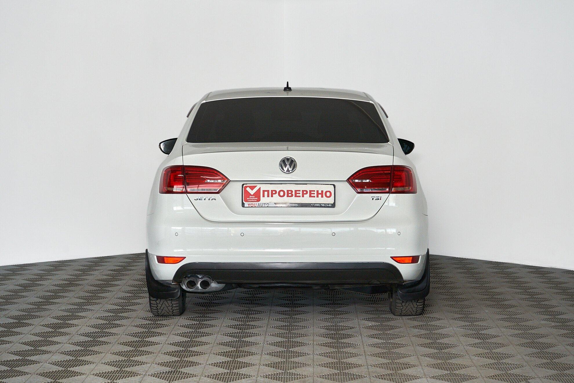 Volkswagen Jetta 2014, белый