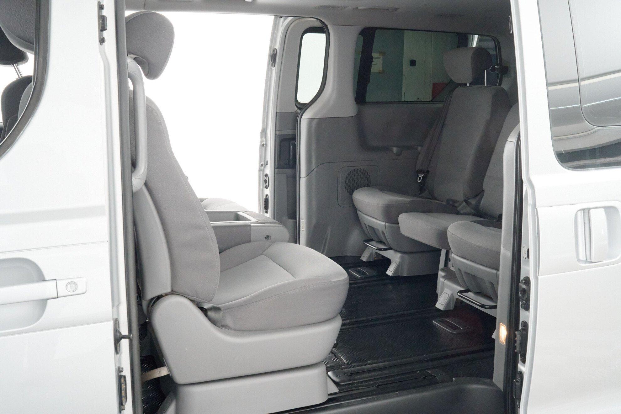 Hyundai Grand Starex 2010, серый
