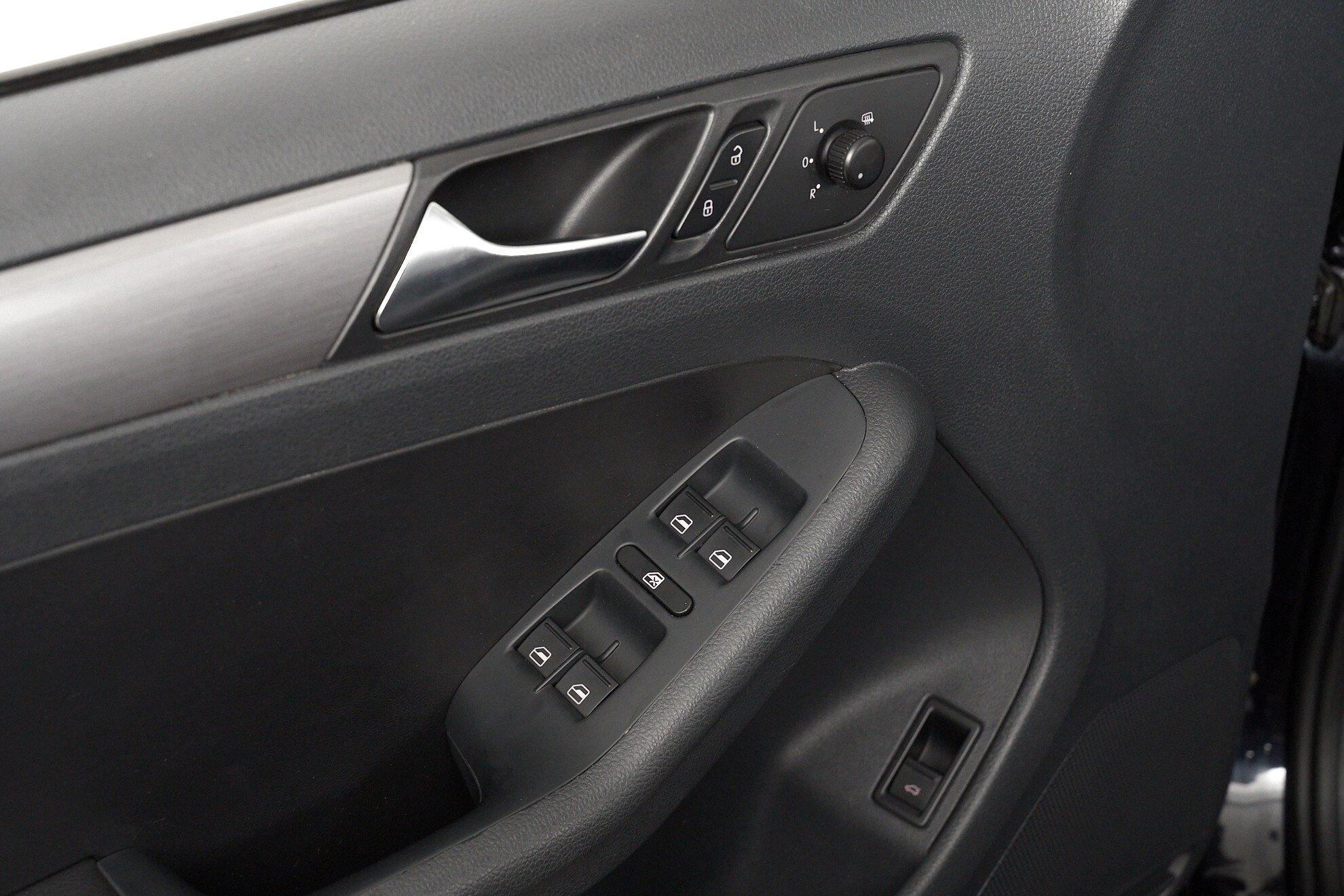 Volkswagen Jetta 2011, черный