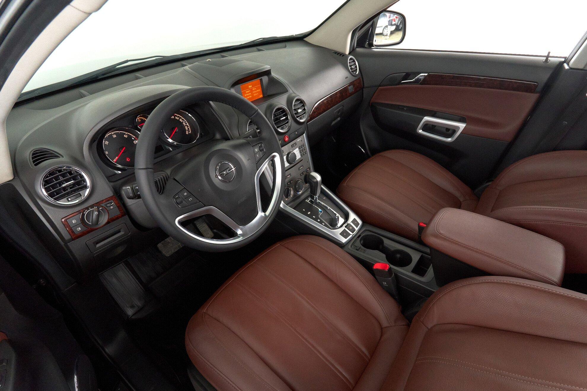 Opel Antara 2013, черный