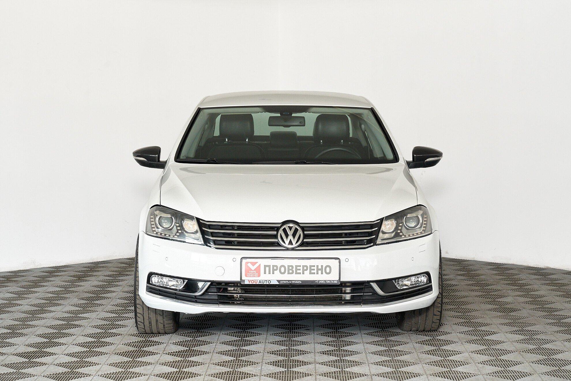 Volkswagen Passat 2012, белый