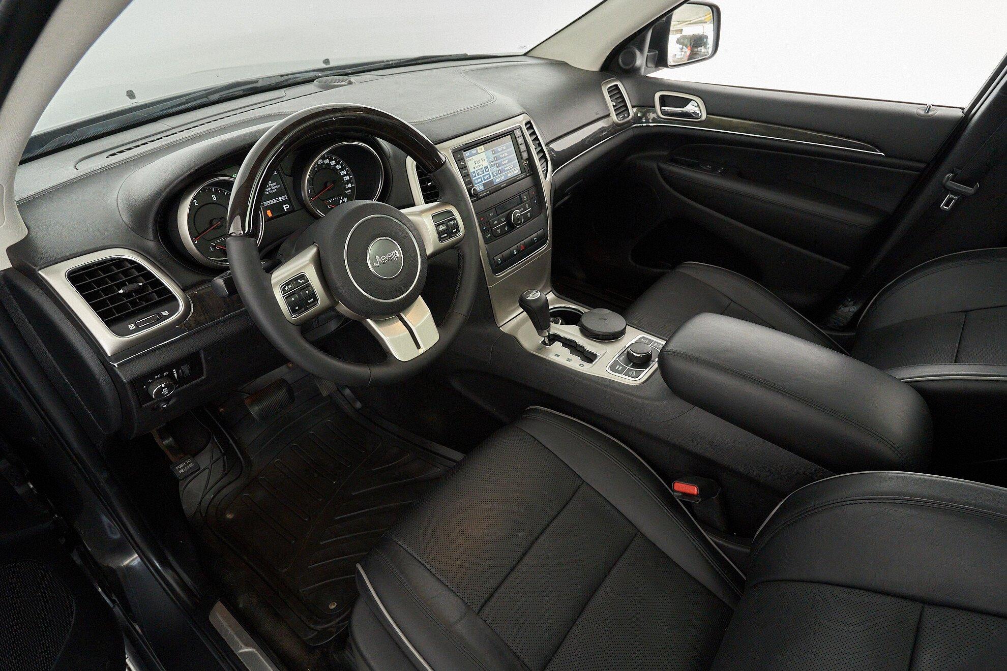 Jeep Grand Cherokee 2011, серый