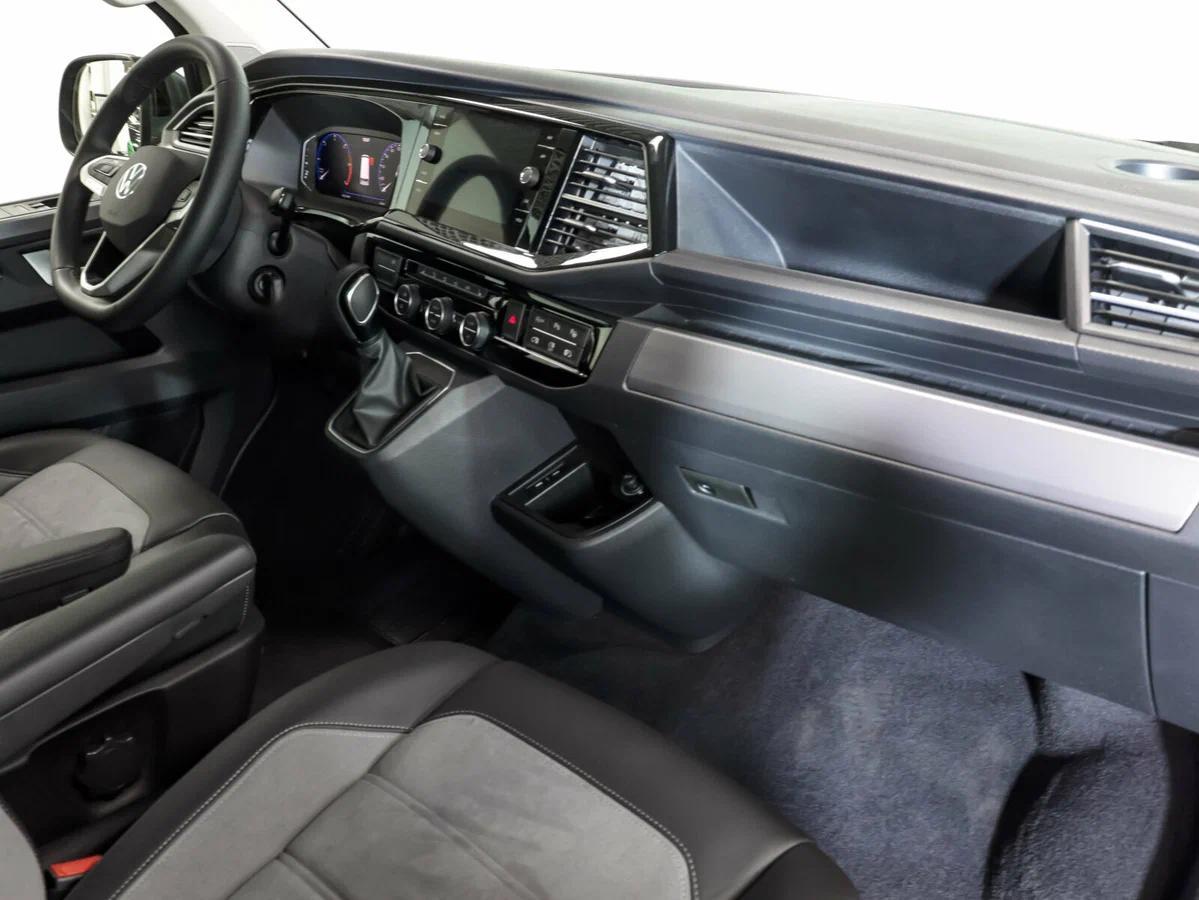 Volkswagen Multivan 2020, серый