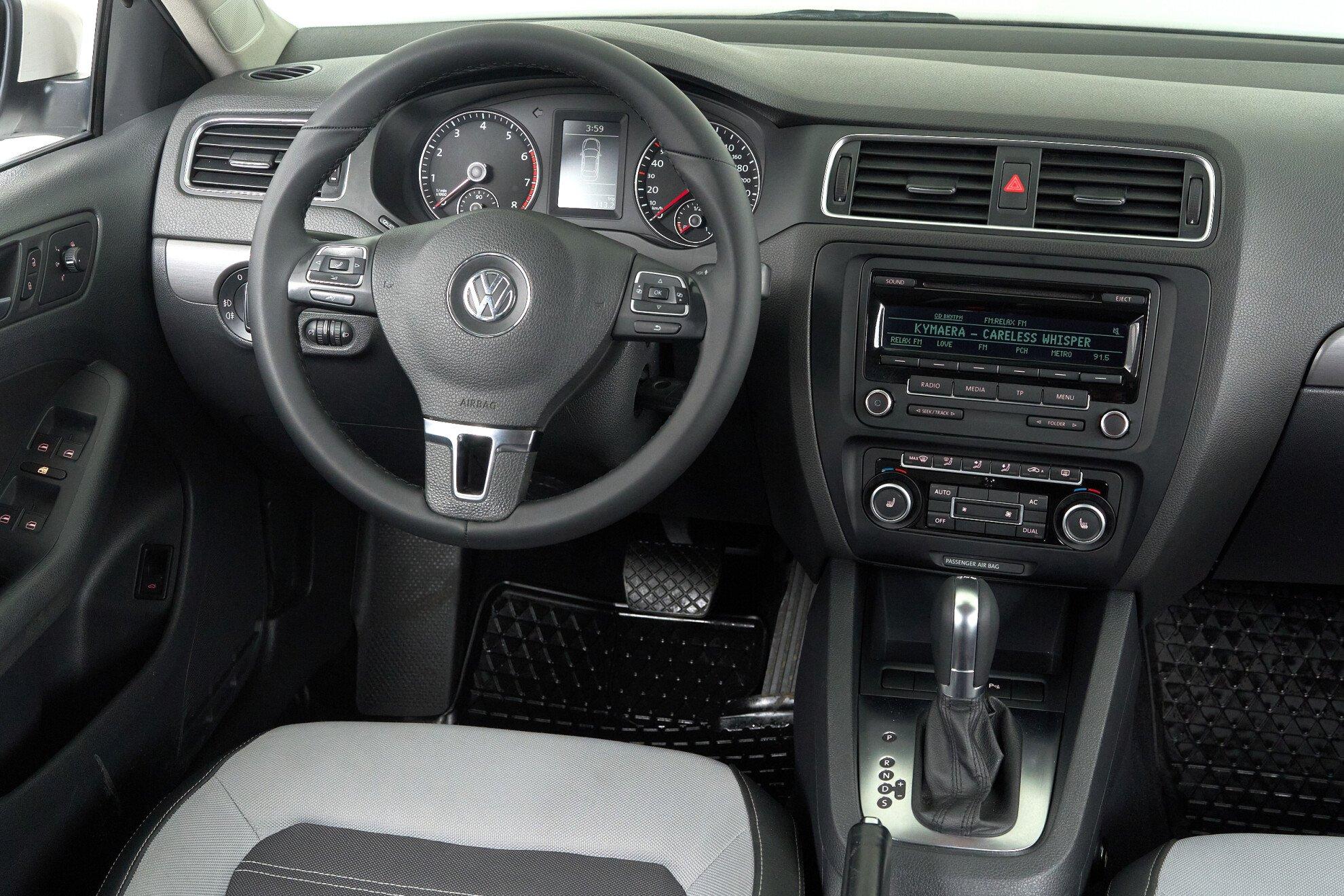 Volkswagen Jetta 2012, белый
