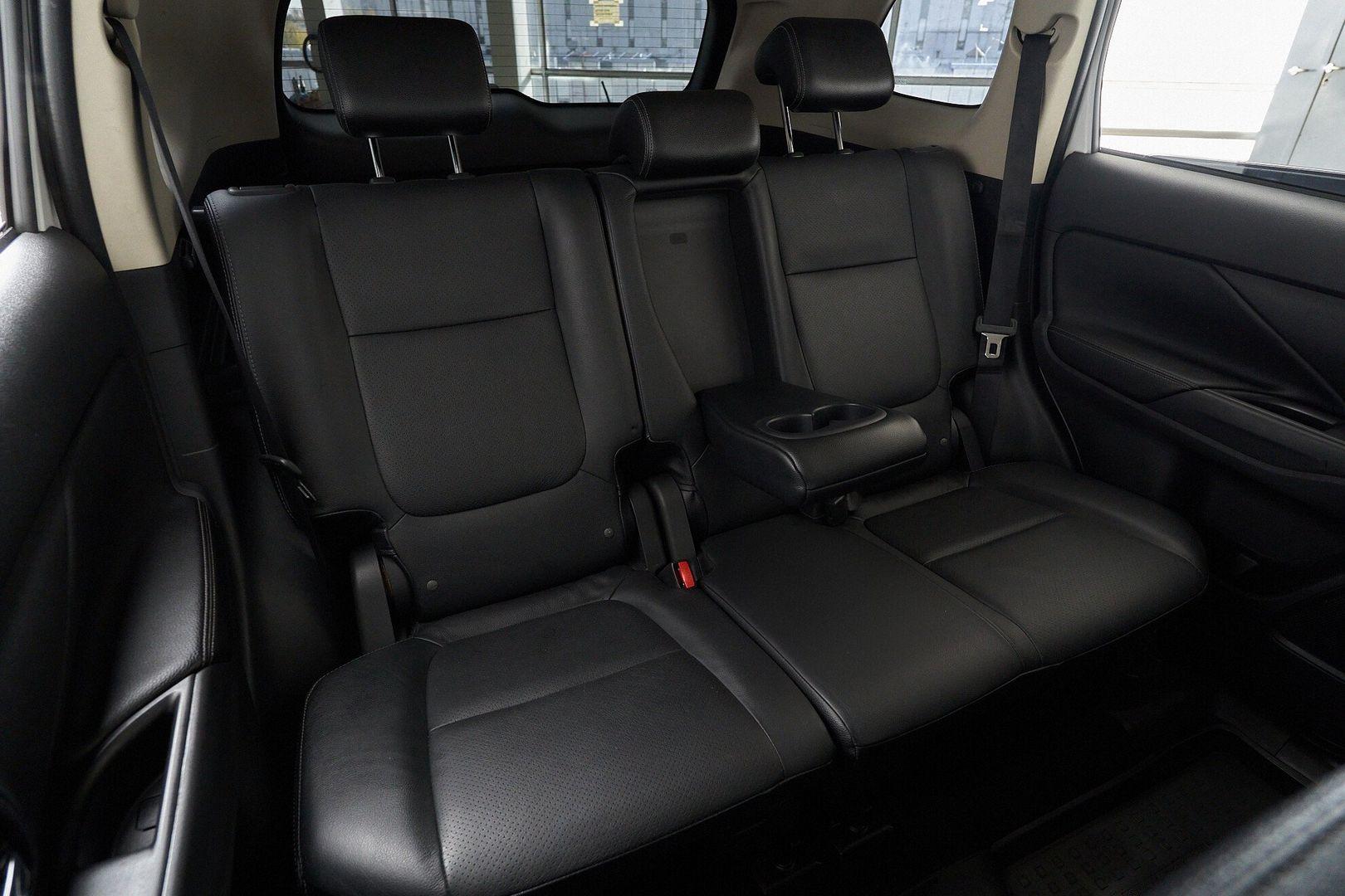 Mitsubishi Outlander 2017, белый