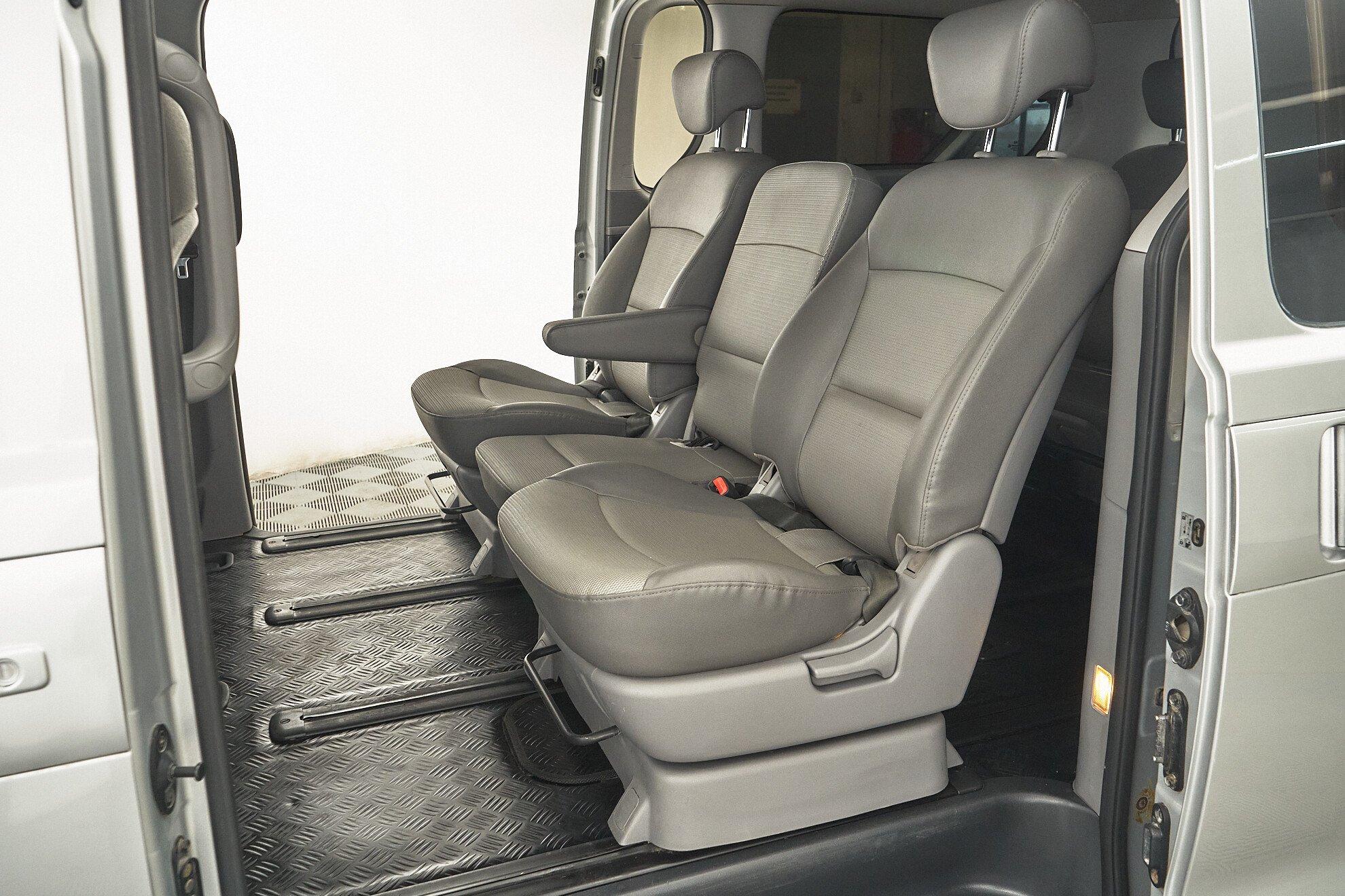 Hyundai Grand Starex 2010, серебряный