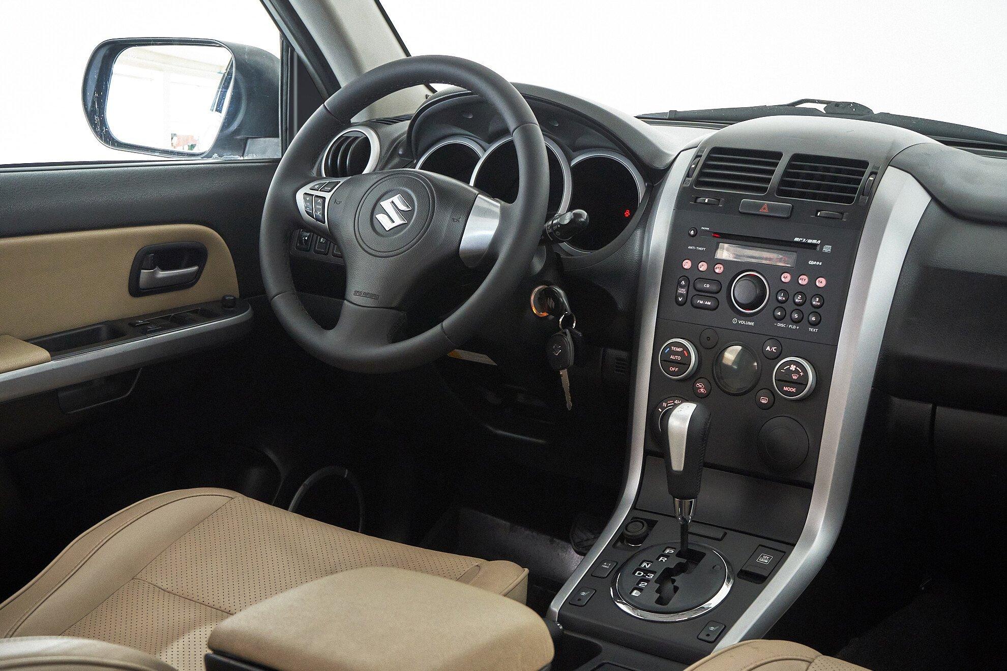 Suzuki Grand Vitara 2010, серебряный