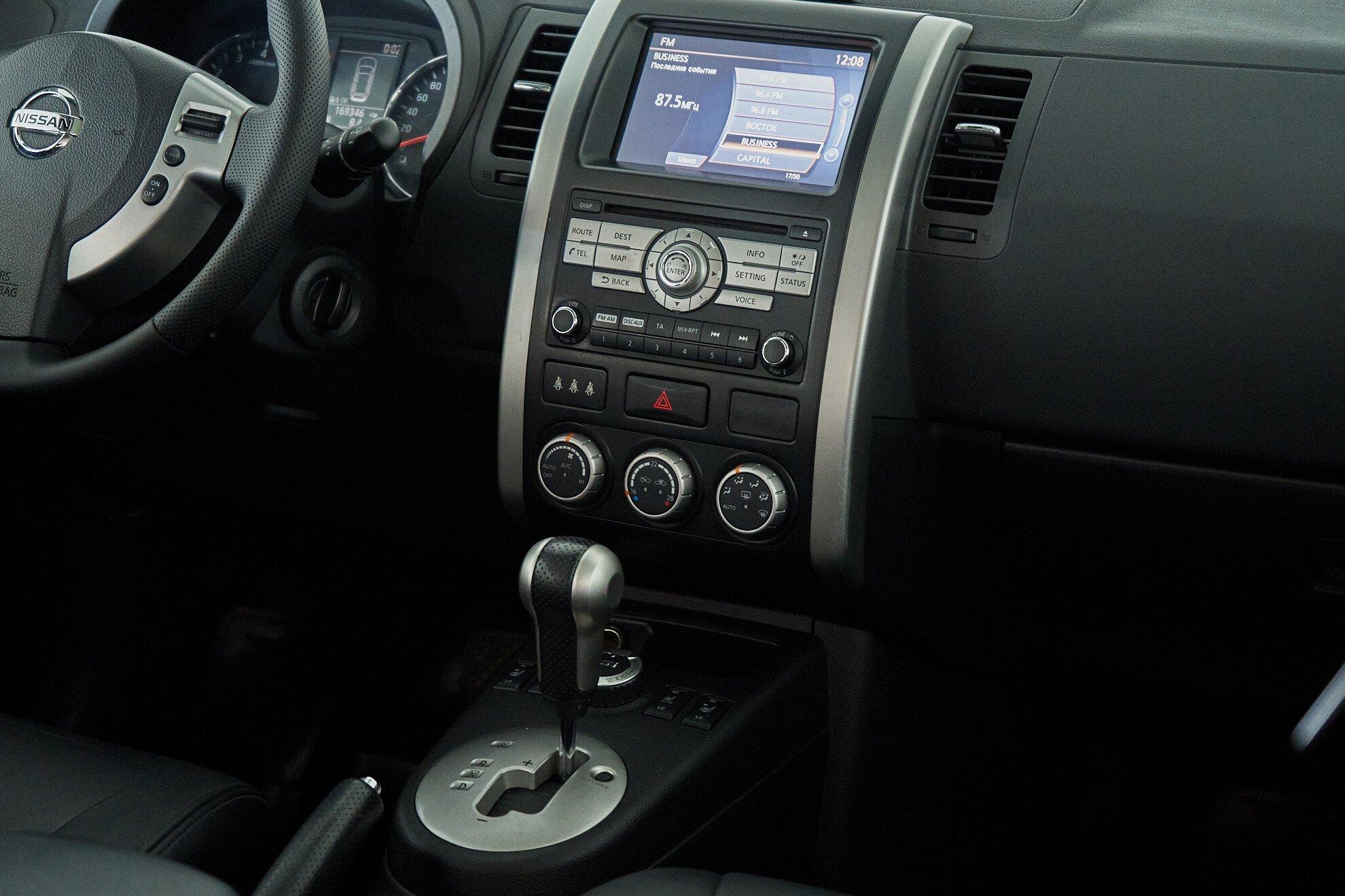 Nissan X-Trail 2011, черный