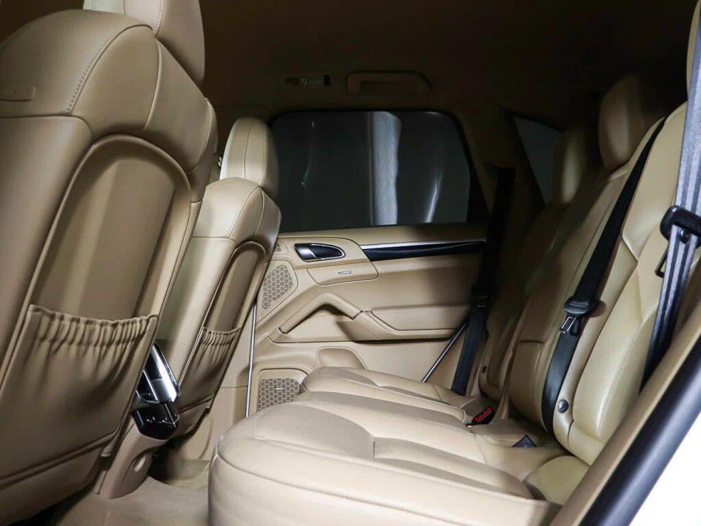 Porsche Cayenne 2018, белый