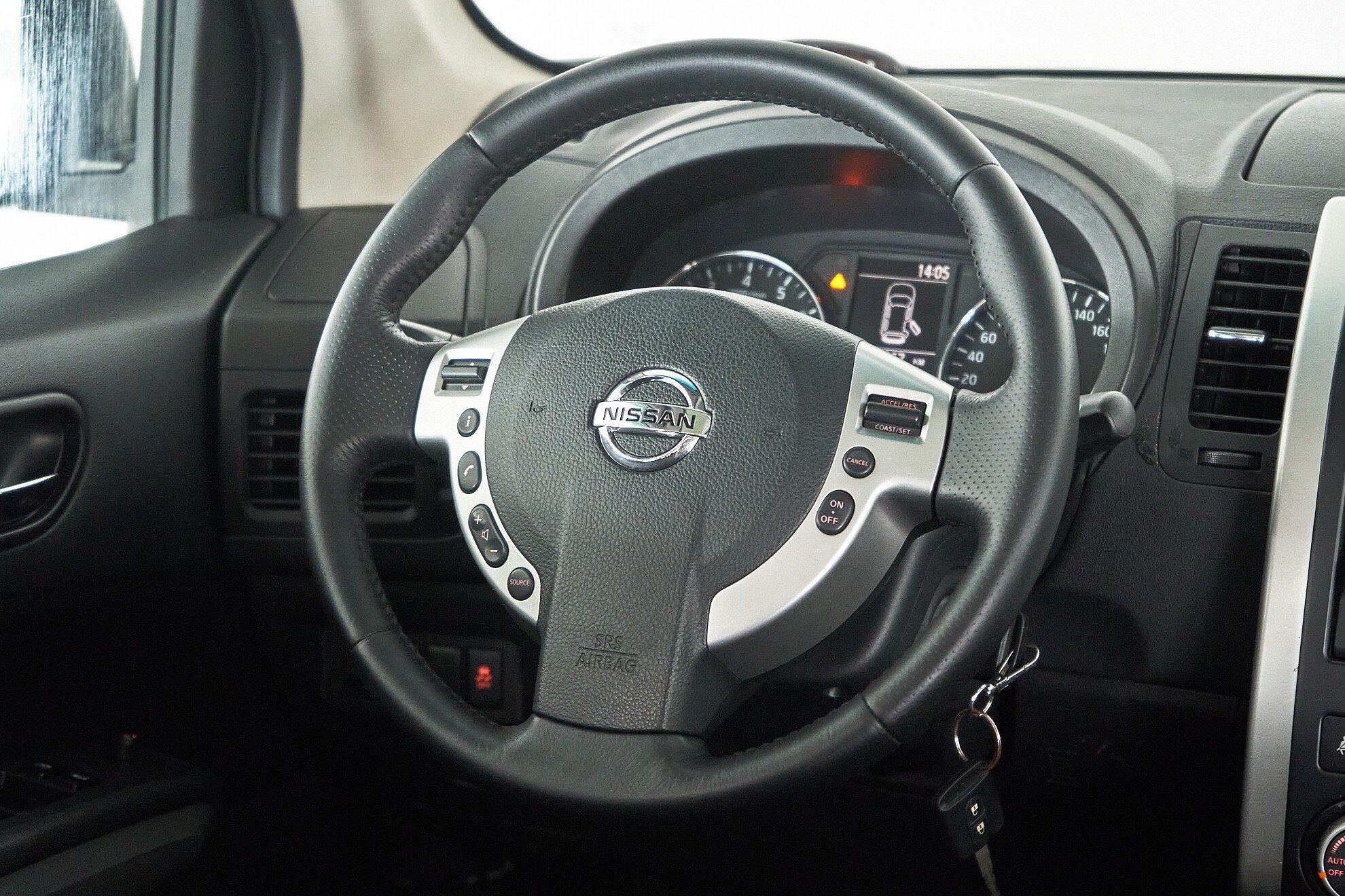 Nissan X-Trail 2011, фиолетовый