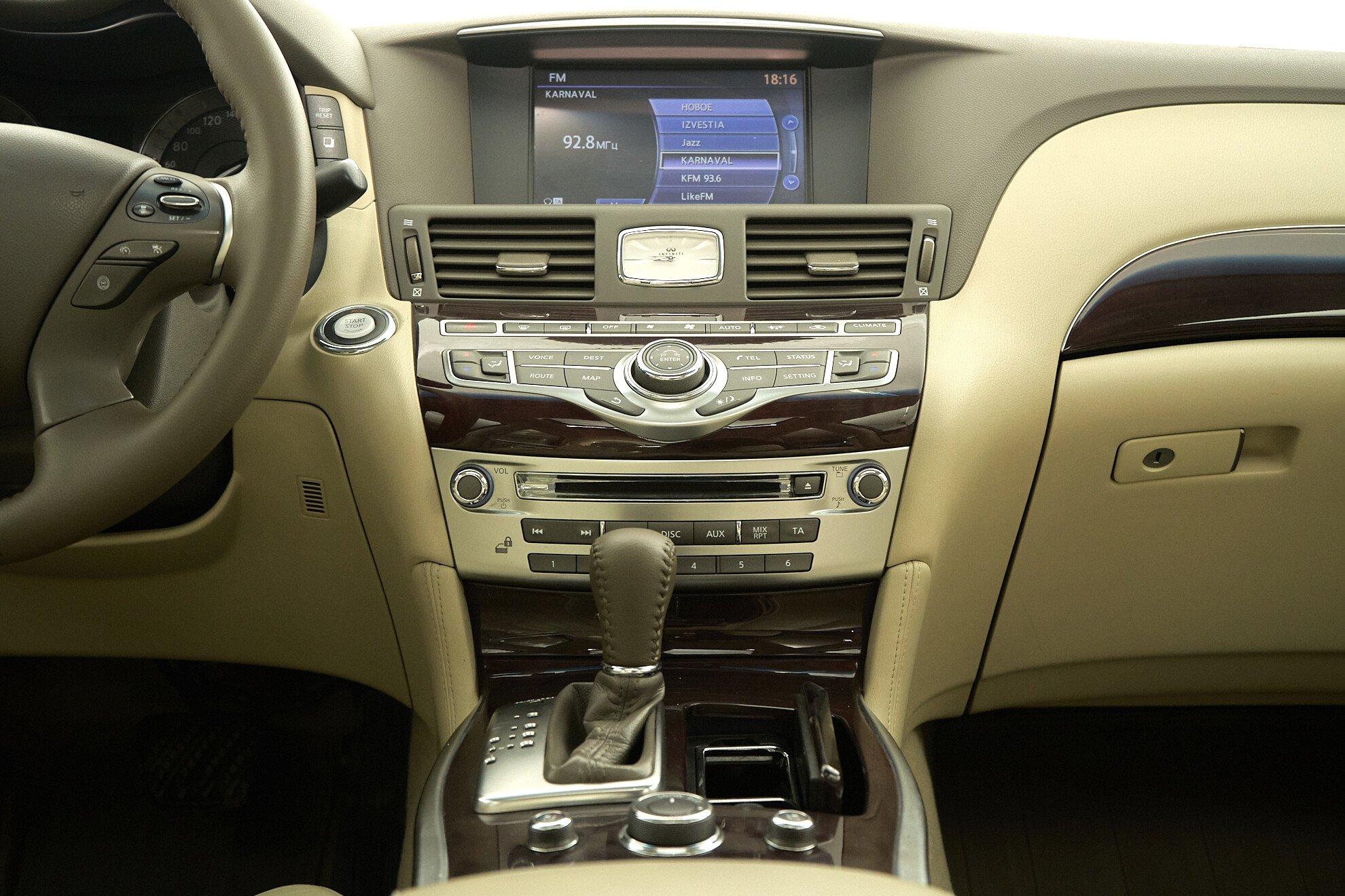 Infiniti Q70 2014, черный
