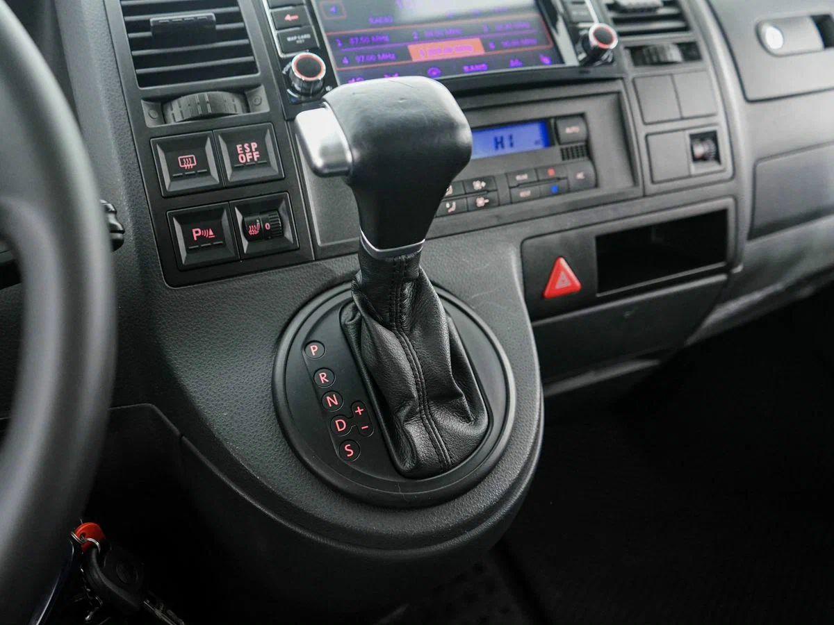 Volkswagen Caravelle 2008, черный