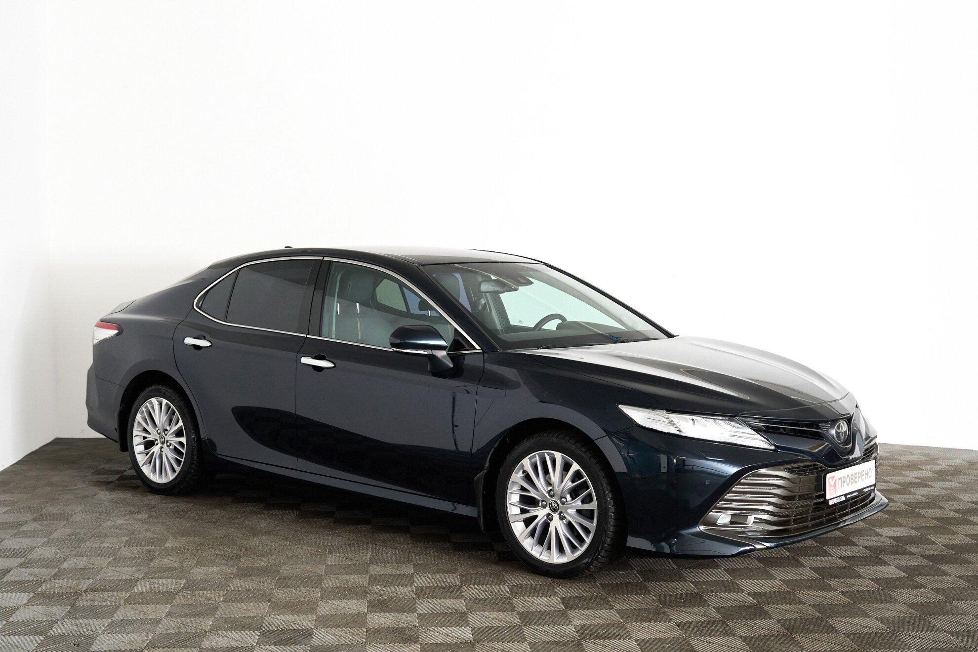 Toyota Camry 2019, синий