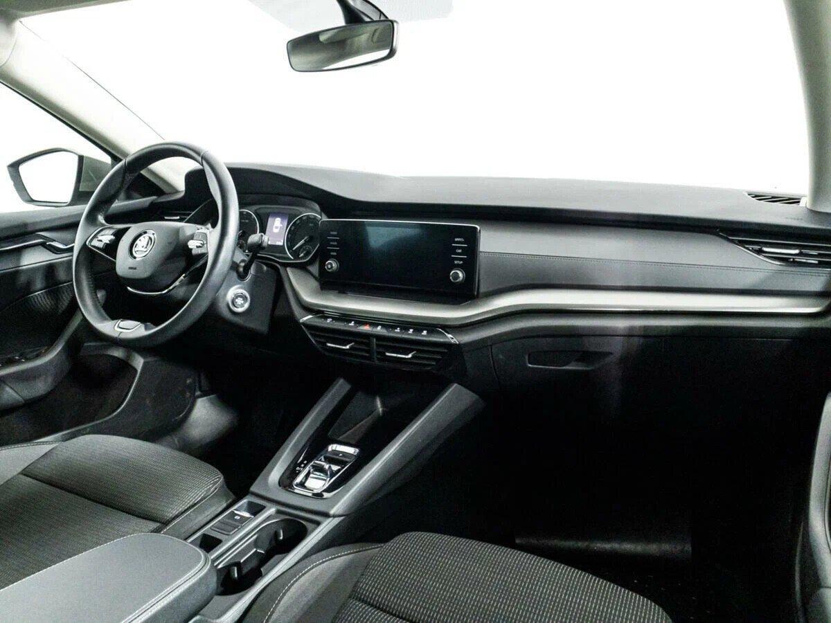 Skoda Octavia 2021, коричневый