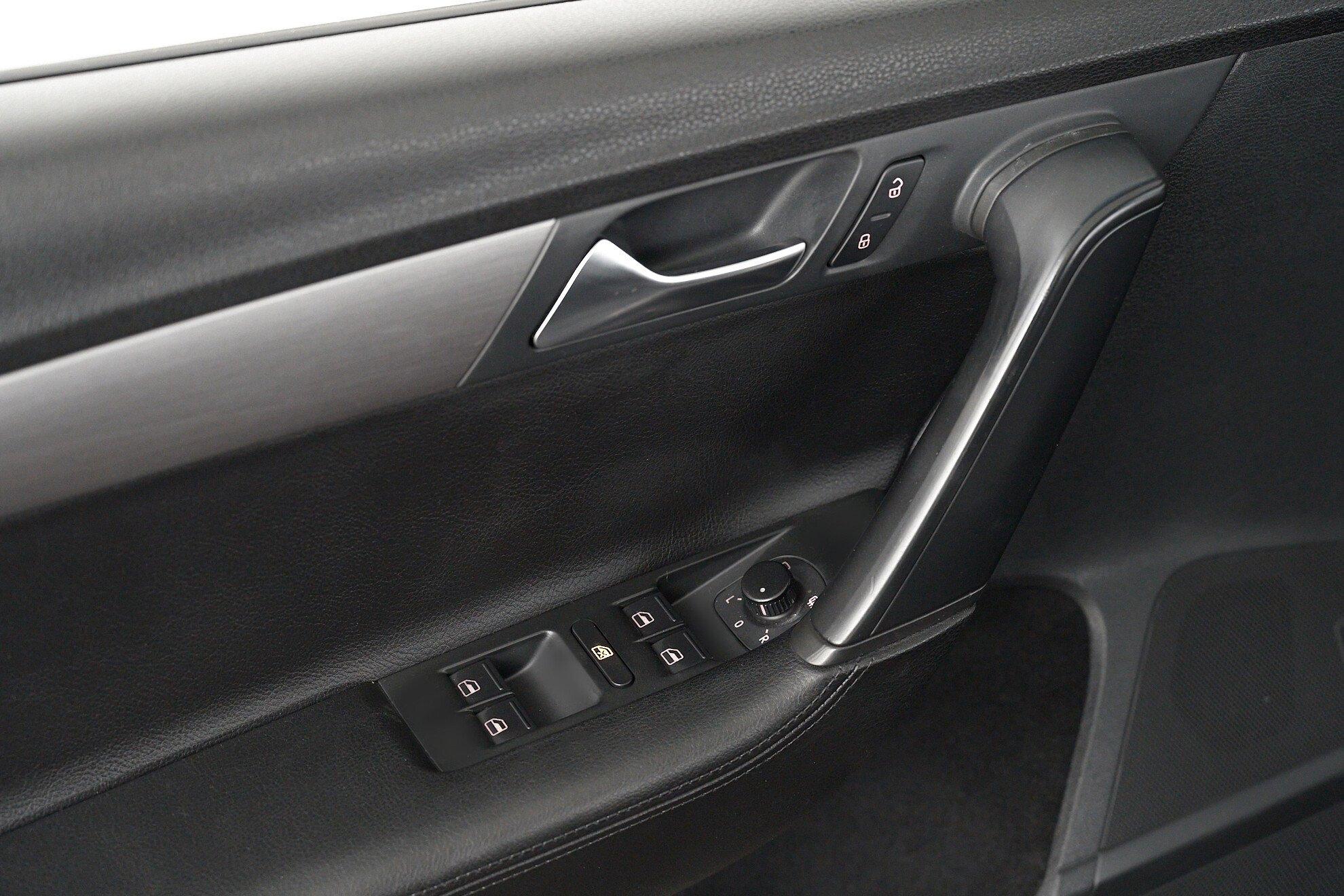 Volkswagen Passat 2011, черный
