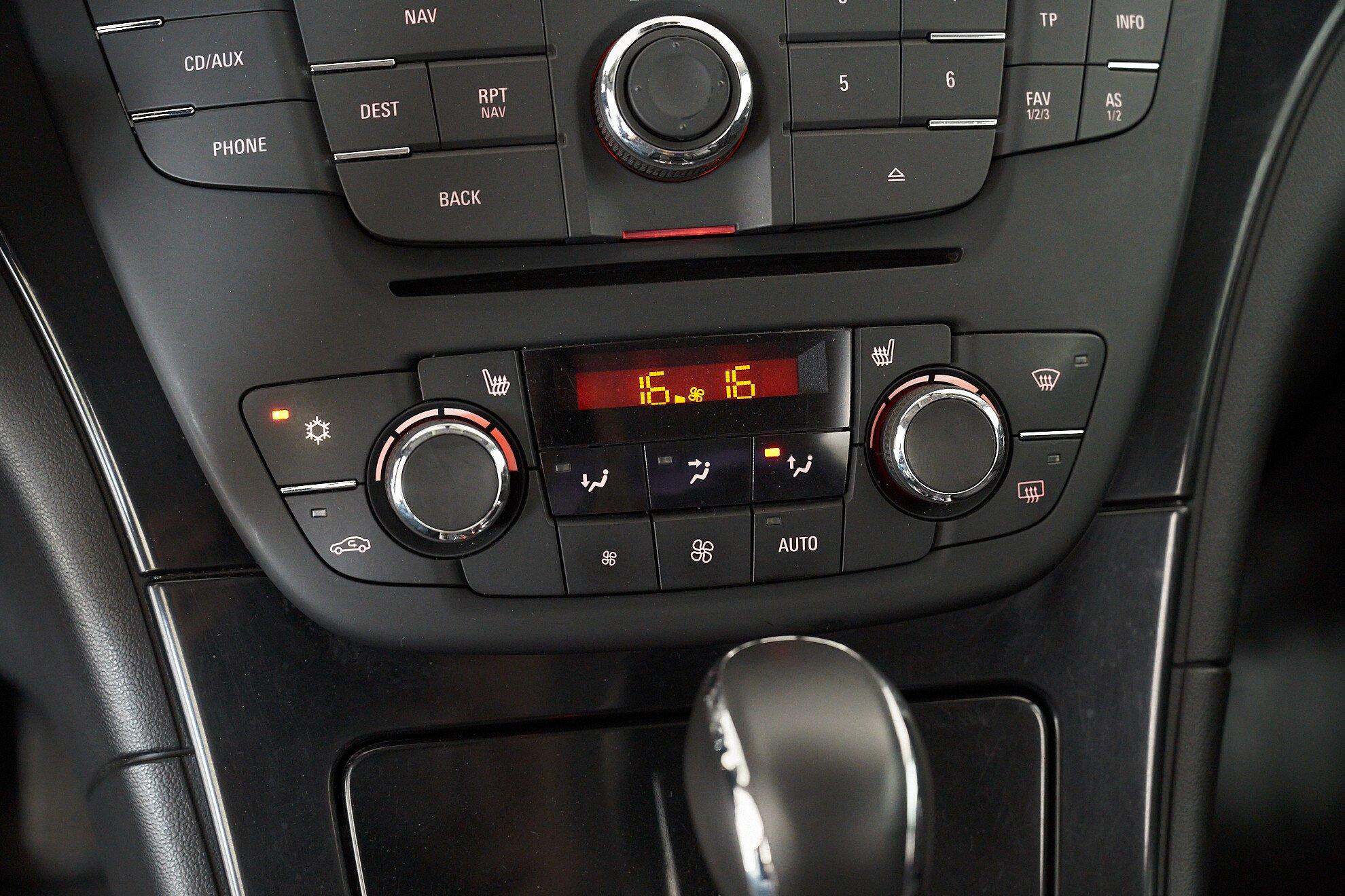 Opel Insignia 2012, черный
