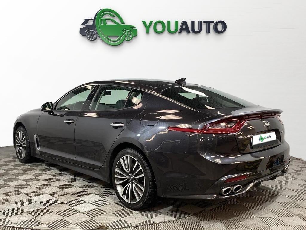 Kia Stinger 2018, коричневый