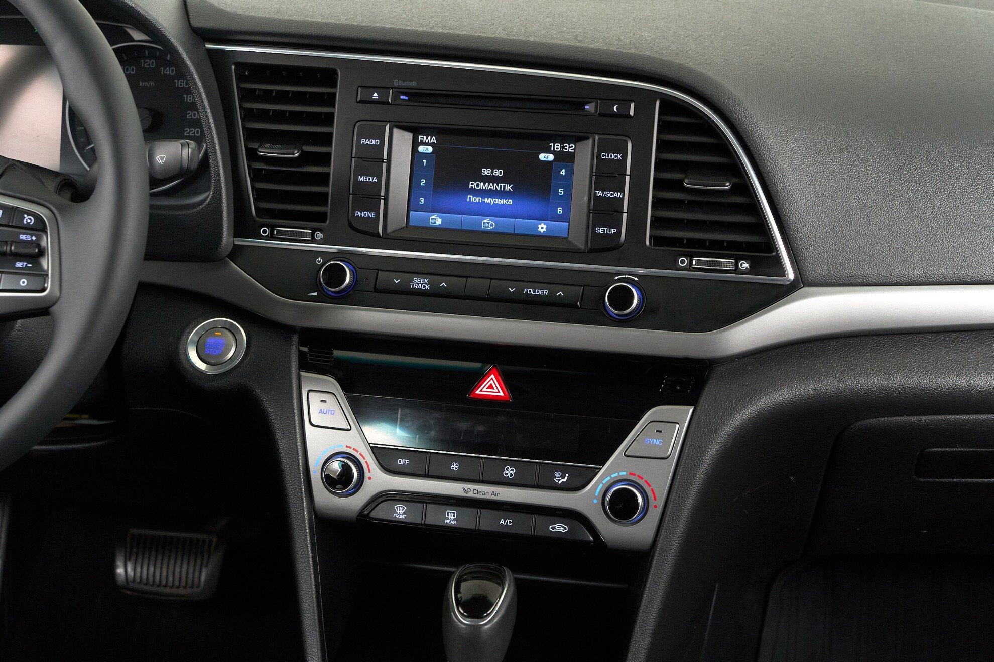 Hyundai Elantra 2016, черный
