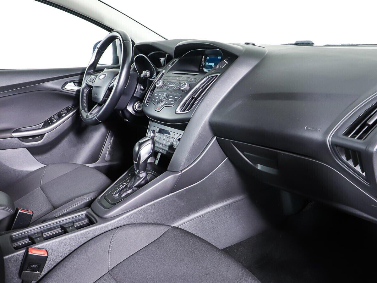 Ford Focus 2018, серебряный