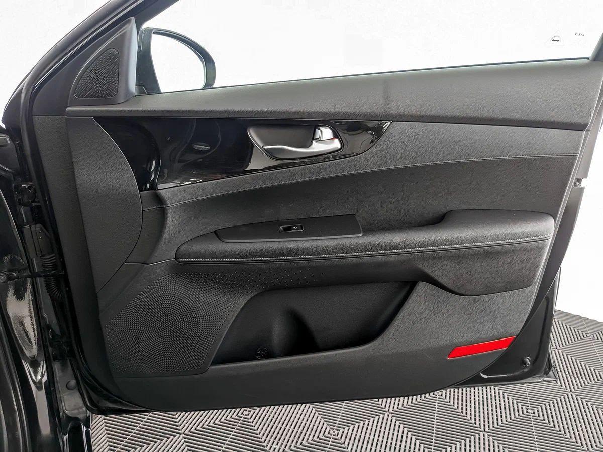 Kia Cerato 2023, черный