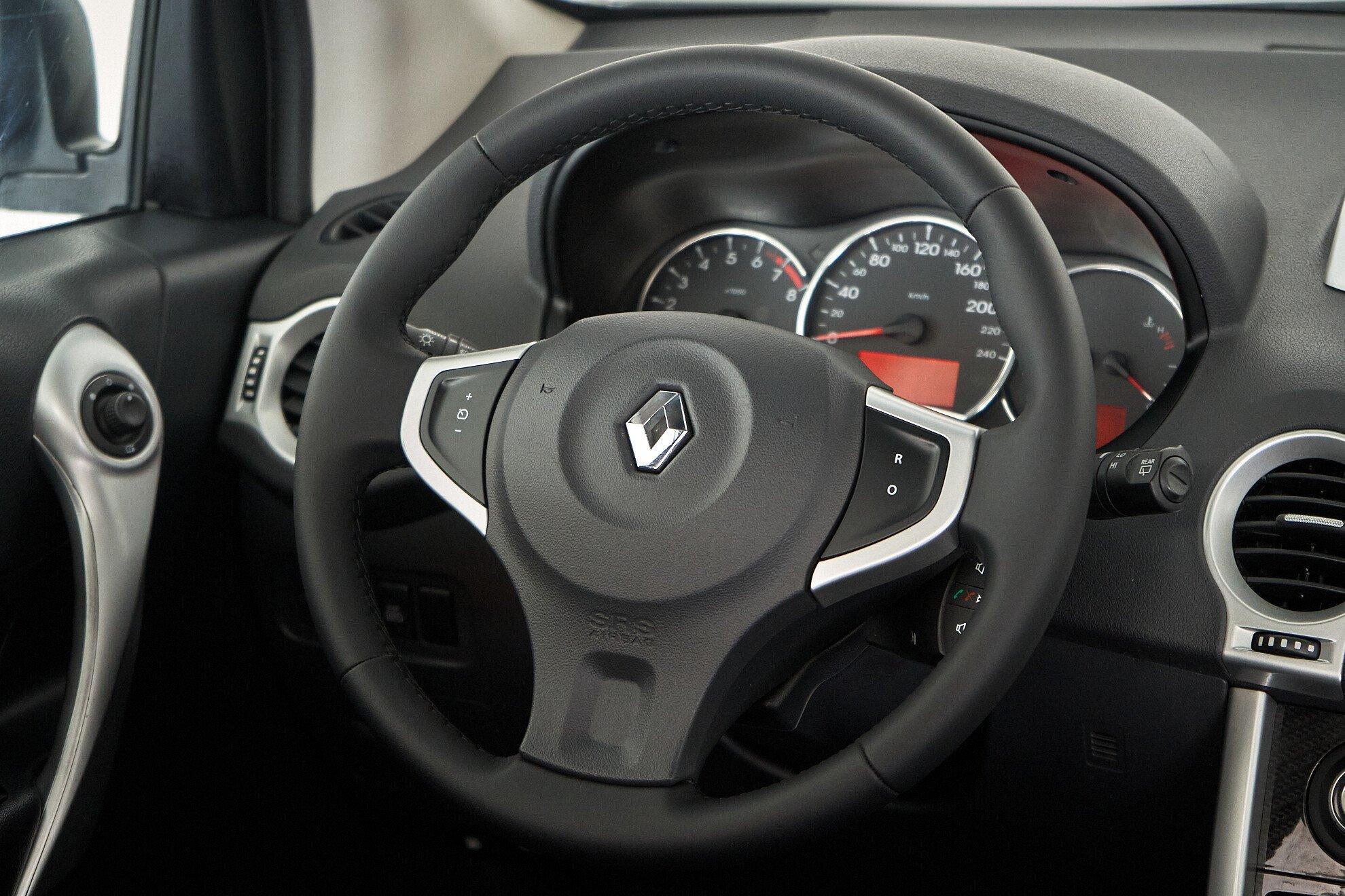 Renault Koleos 2011, белый