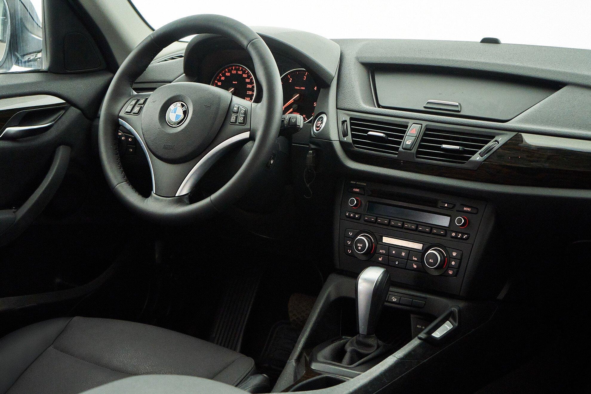 BMW X1 2012, серебряный