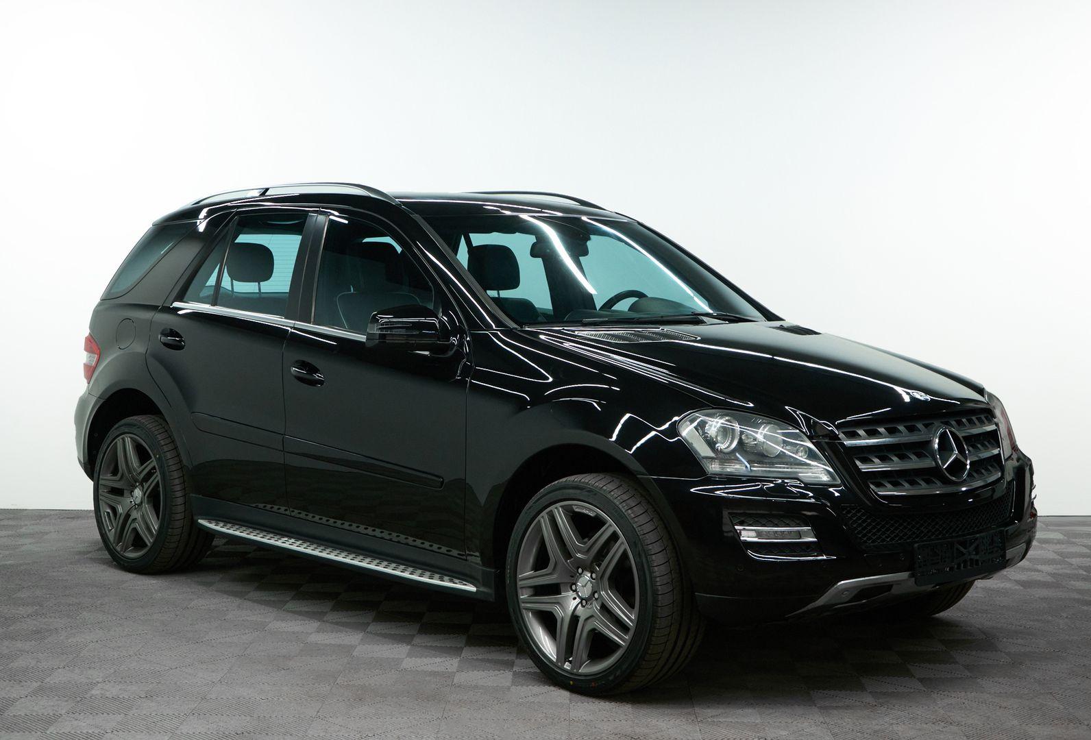 Mercedes-Benz M-Класс 2010, черный