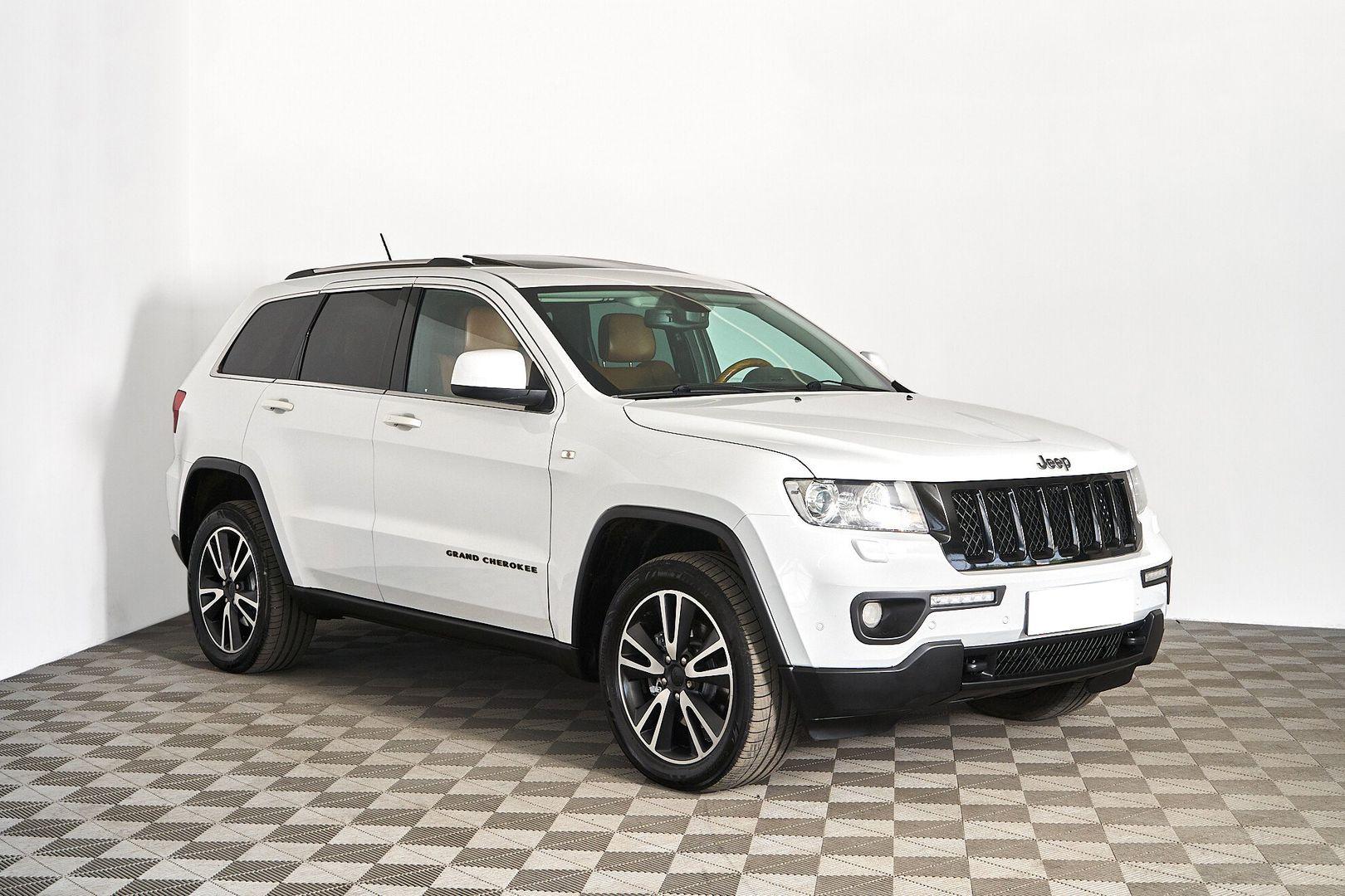 Jeep Grand Cherokee 2011, белый