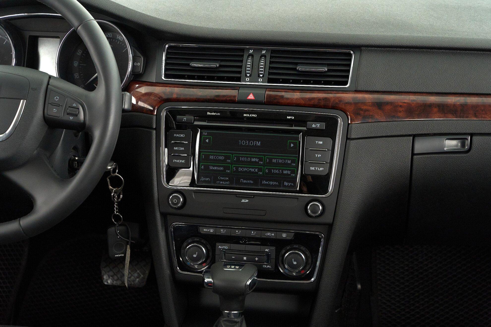 Skoda Superb 2011, серый