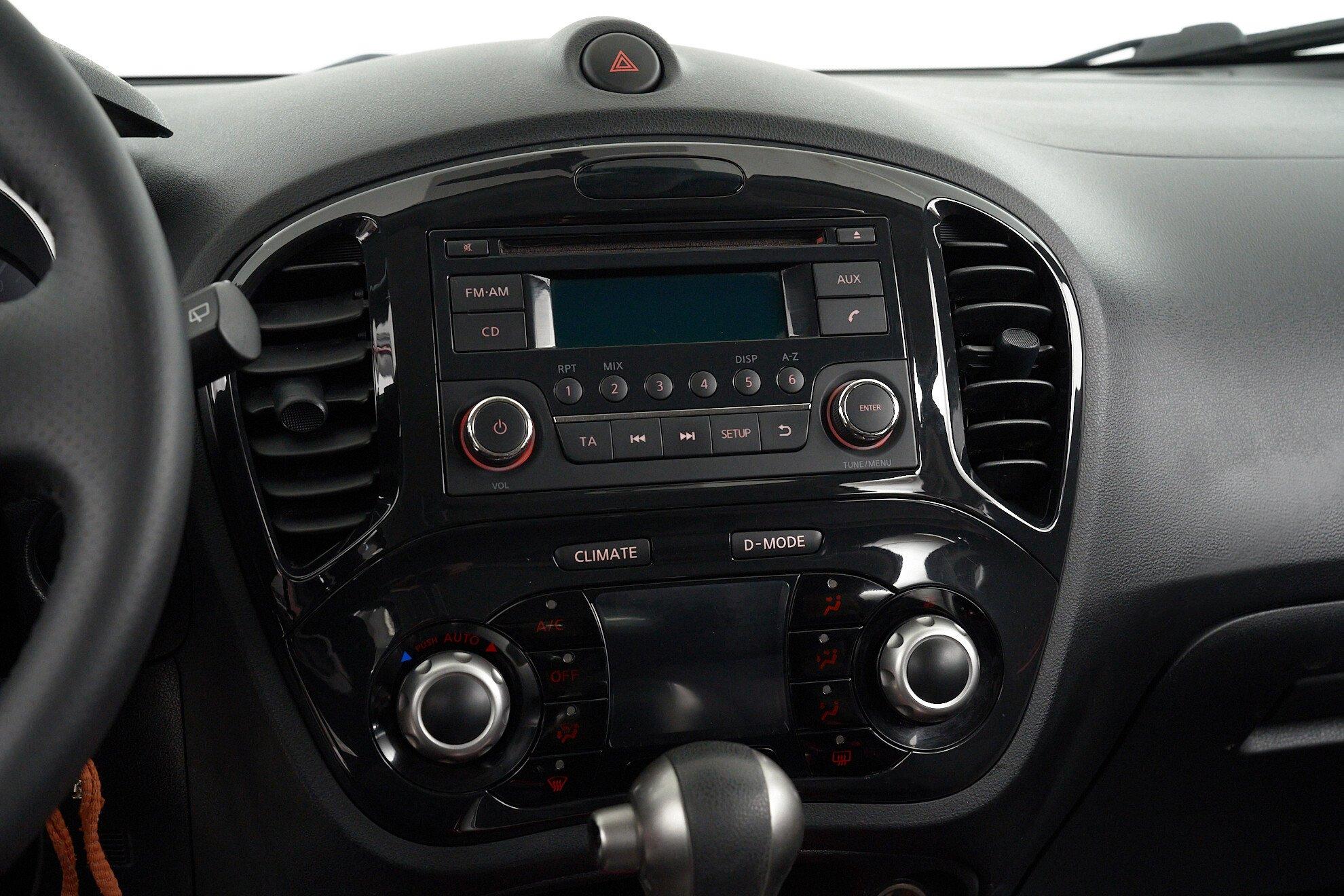 Nissan Juke 2011, красный