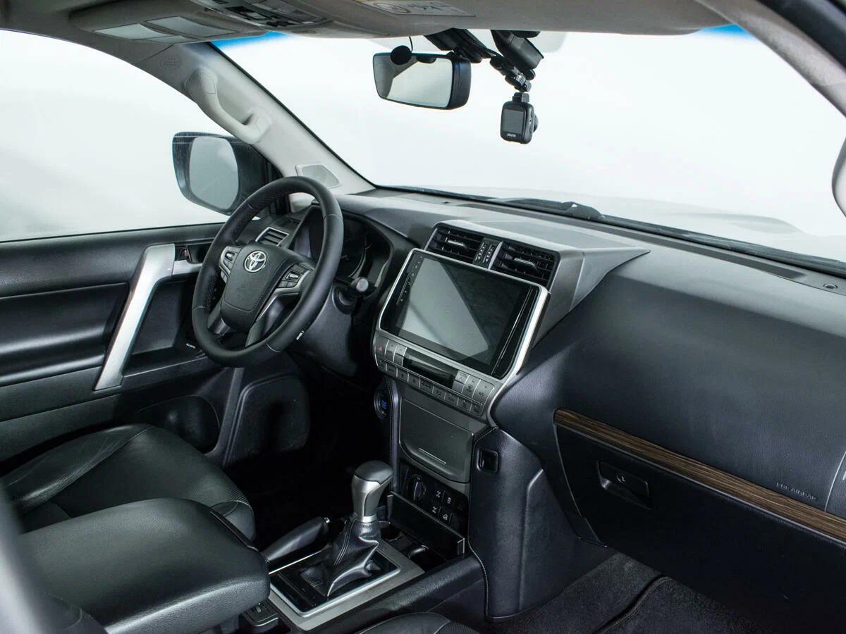 Toyota Land Cruiser Prado 2018, черный