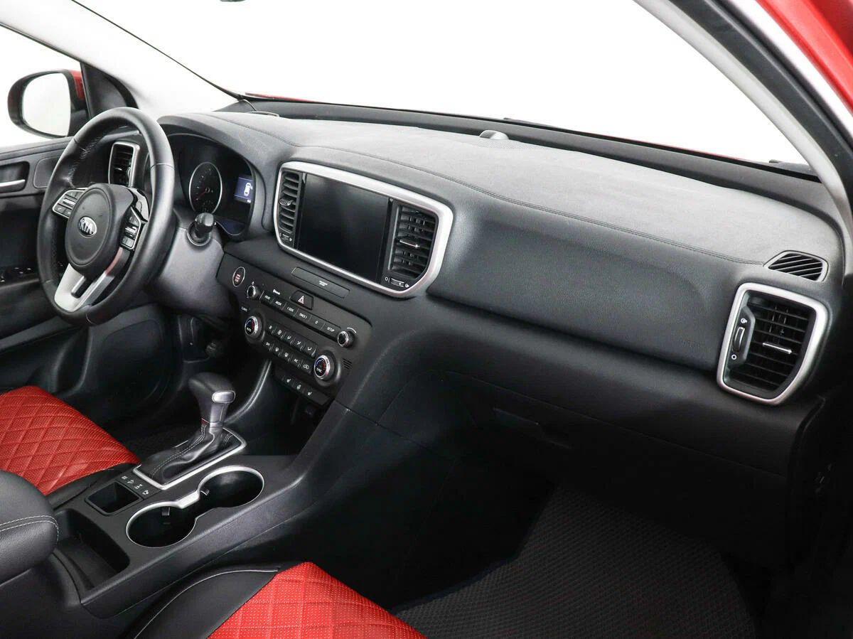 Kia Sportage 2021, красный