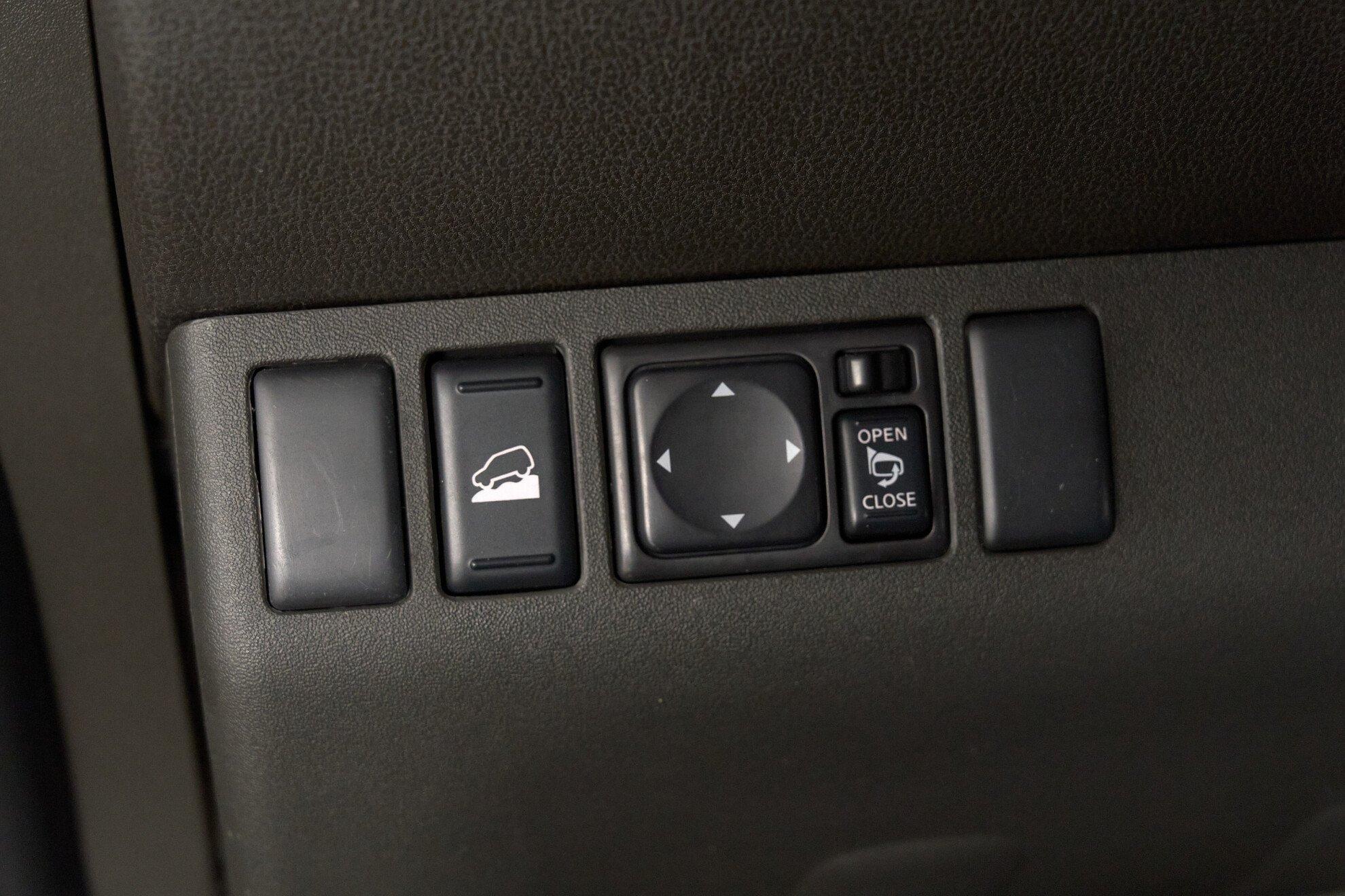 Nissan Pathfinder 2011, пурпурный