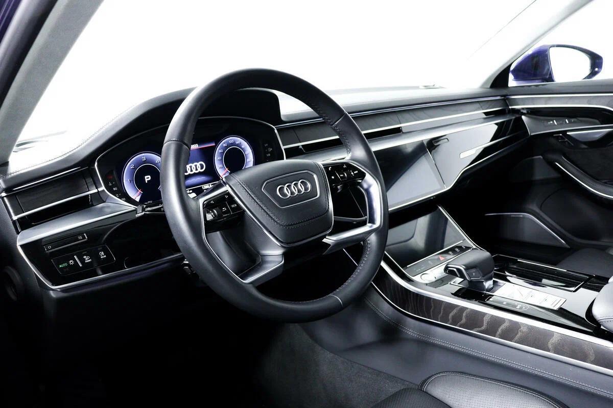 Audi A8 2018, синий