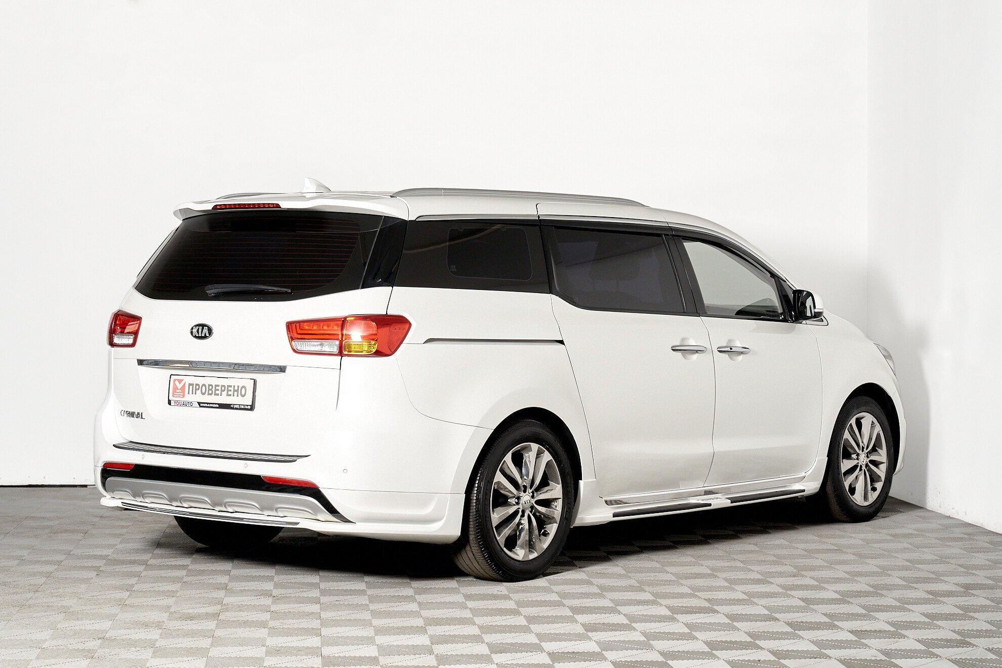 Kia Carnival 2016, белый