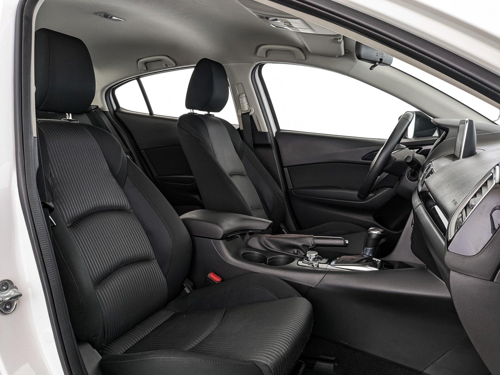Mazda 3 2019, белый