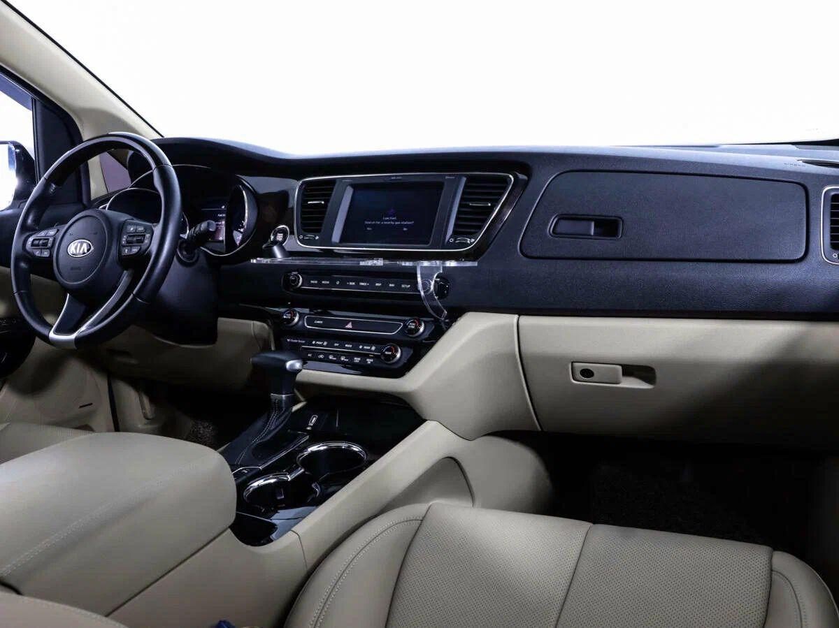 Kia Carnival 2017, белый