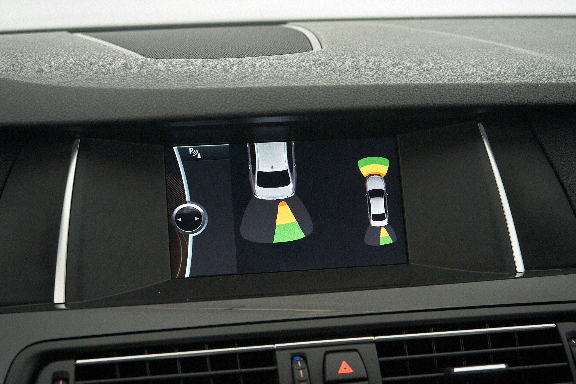 BMW 5 серии 2013, белый