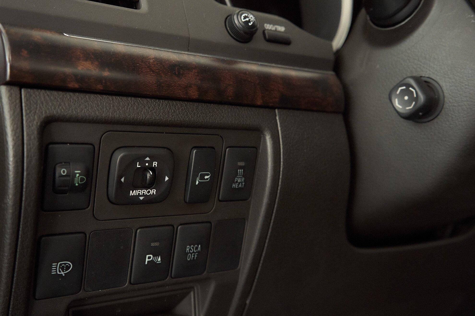 Toyota Land Cruiser 2010, черный