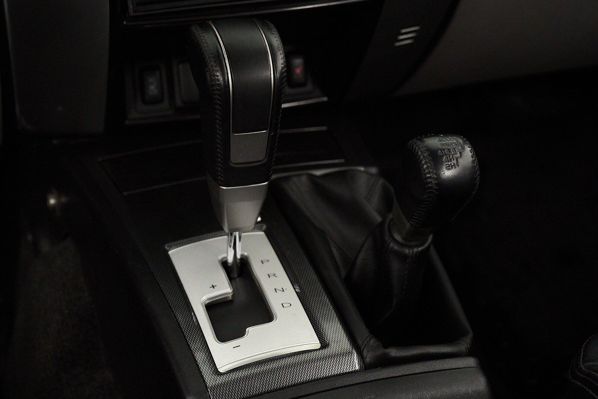 Mitsubishi Pajero Sport 2015, черный