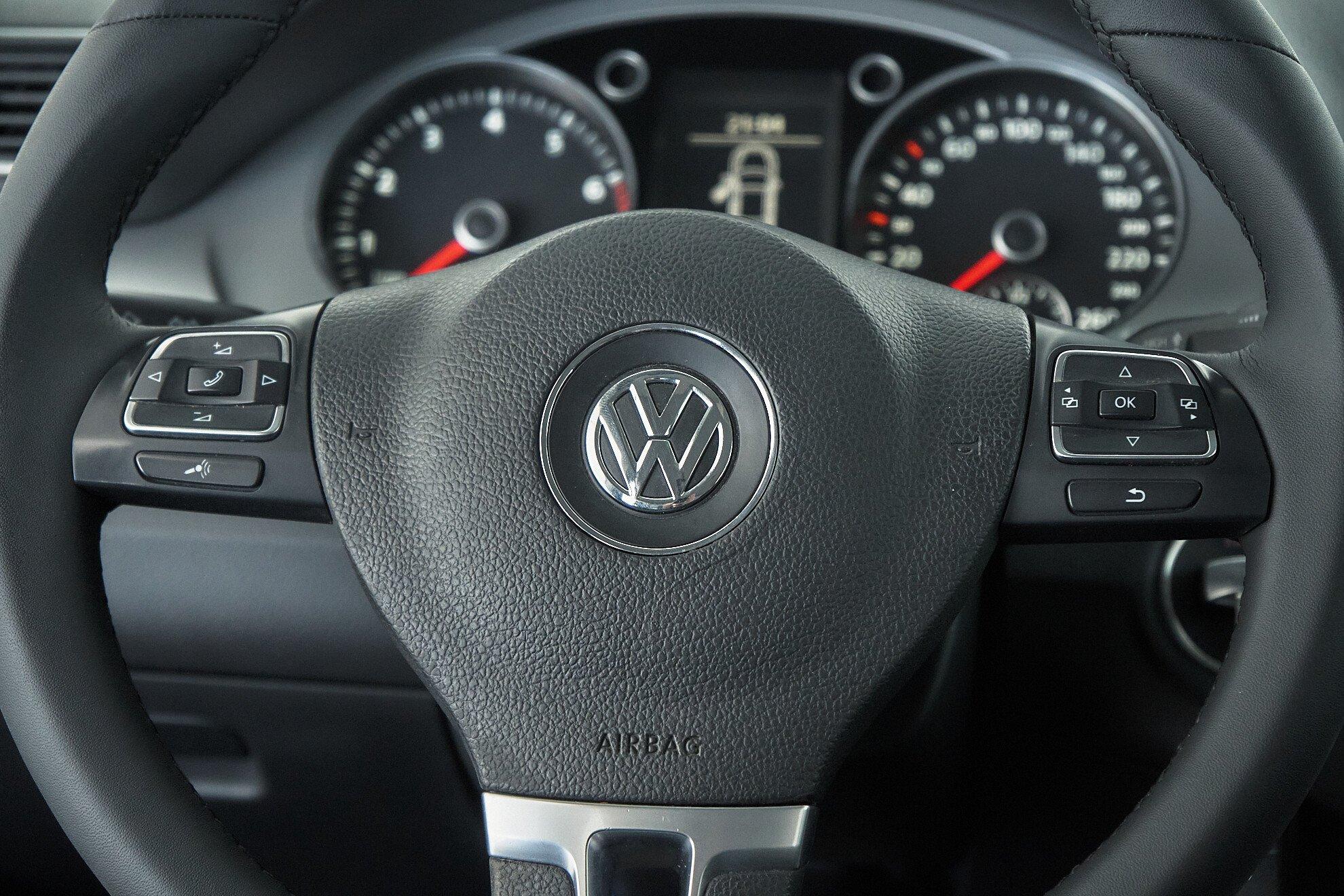 Volkswagen Passat 2012, синий