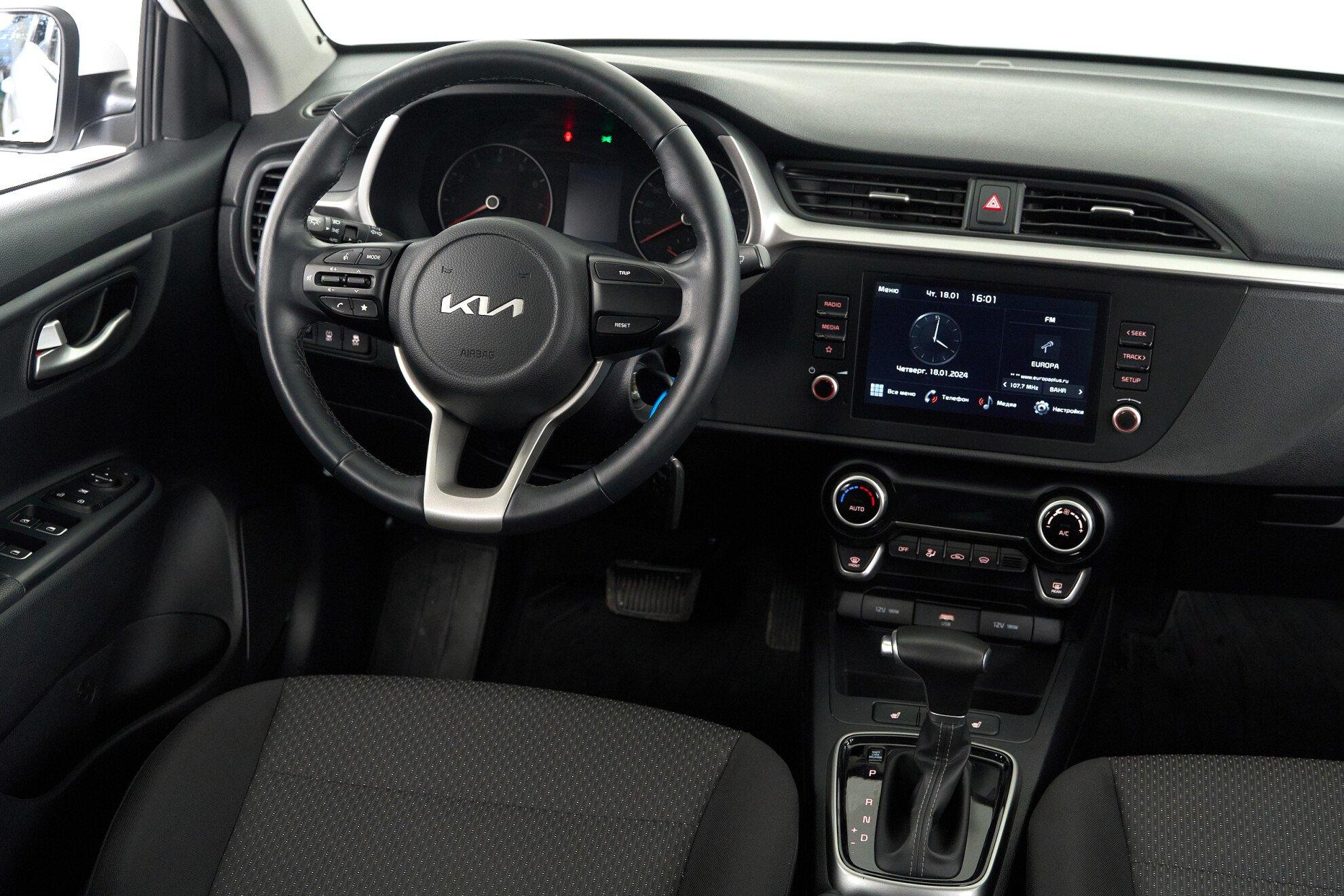 Kia Rio 2021, белый