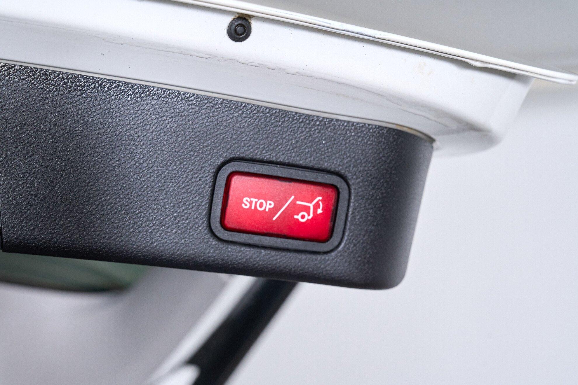 Mercedes-Benz M-Класс 2014, белый