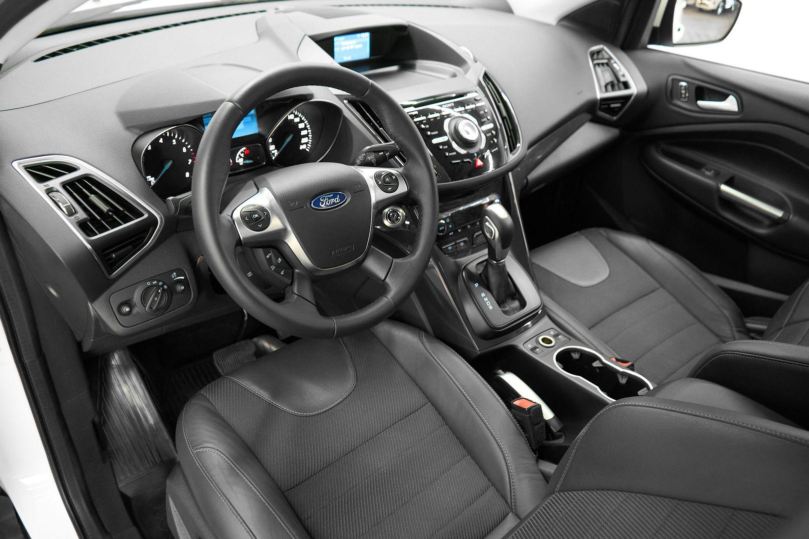 Ford Kuga 2015, белый