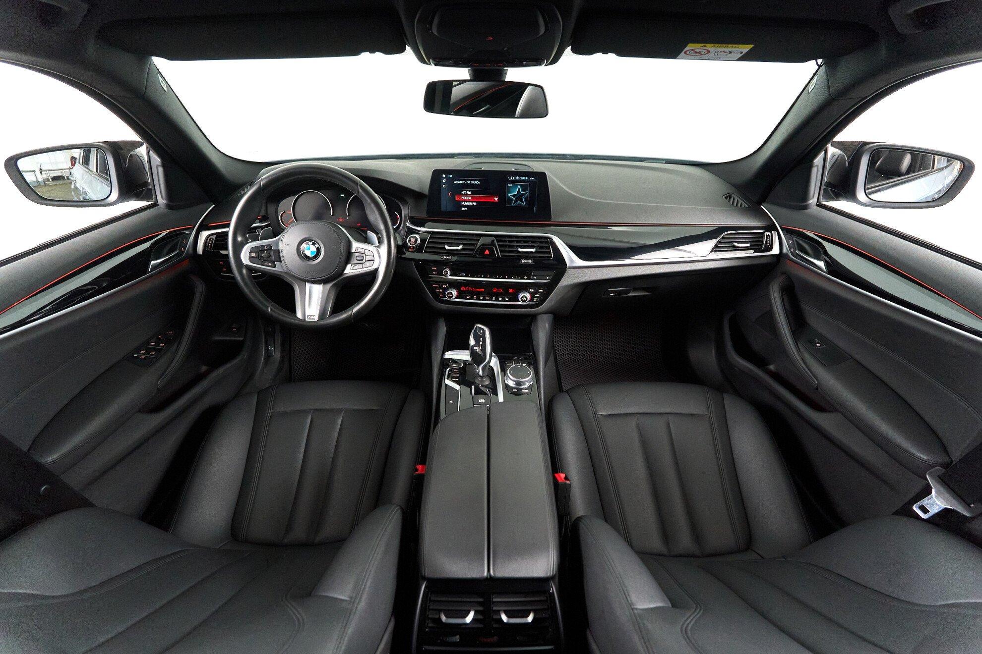 BMW 5 серии 2020, серый