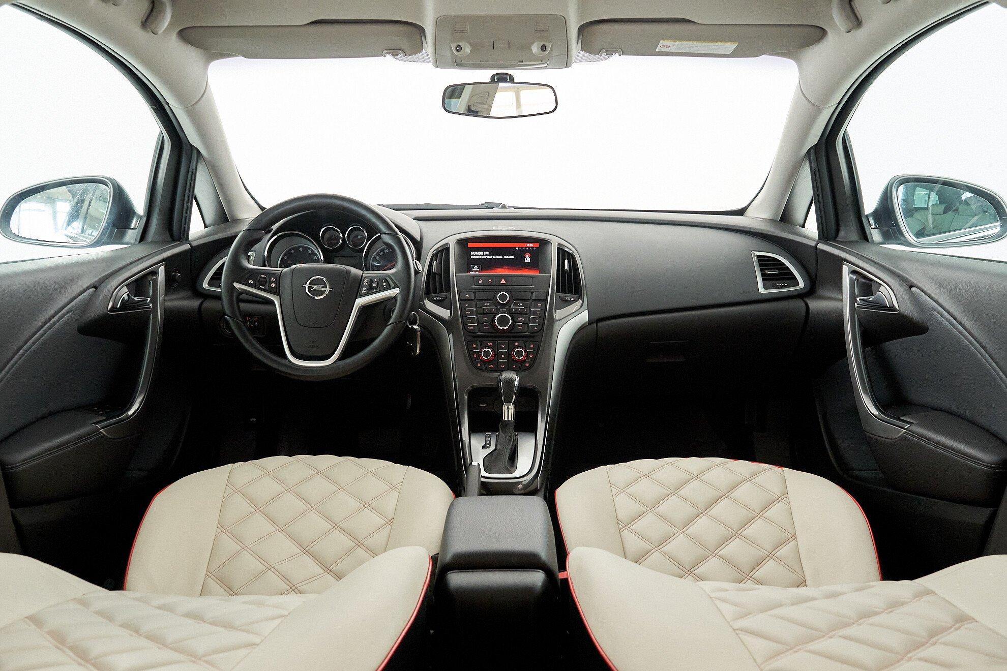 Opel Astra 2014, черный