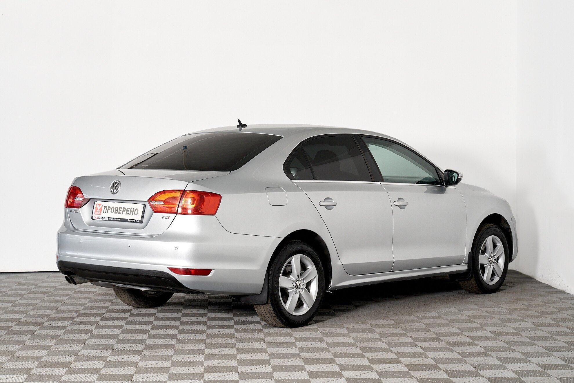 Volkswagen Jetta 2011, серебряный
