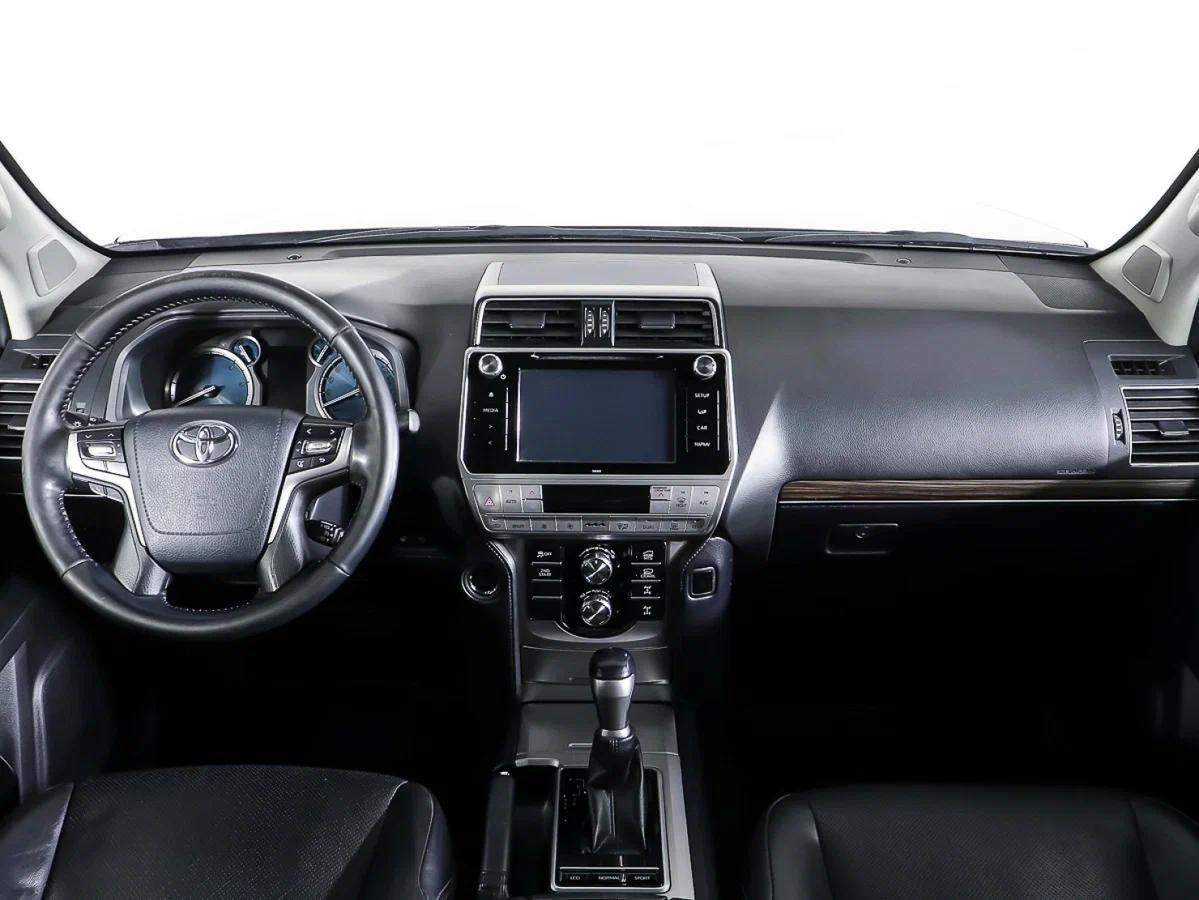 Toyota Land Cruiser Prado 2018, серый